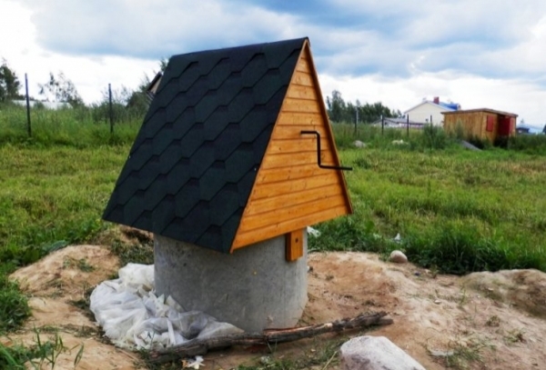 Фото - Как самостоятельно построить домик для колодца