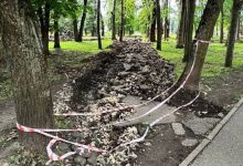 Фото - В Кремлёвском парке Великого Новгорода начался демонтаж старых дорожек
