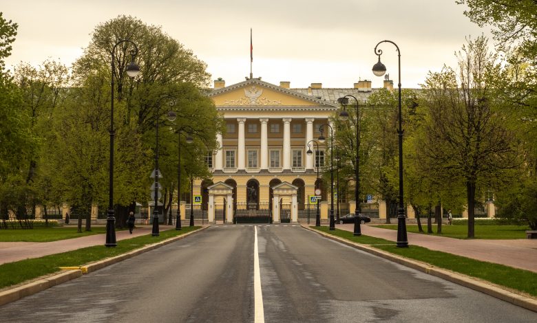 Фото - Дороги, транспорт и социалка. На что Смольный потратит сверхдоходы 2022 года